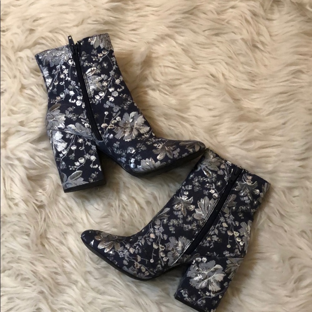 Merona silver and Blue Floral Booties Sz 8